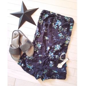 ✨3/$15 Garage | Strapless Floral Romper